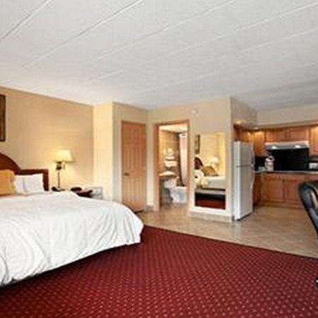 Days Inn By Wyndham Butler Conference Center Esterno foto