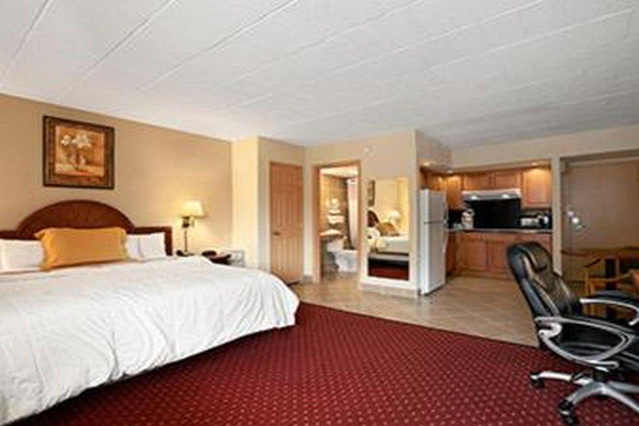 Days Inn By Wyndham Butler Conference Center Esterno foto